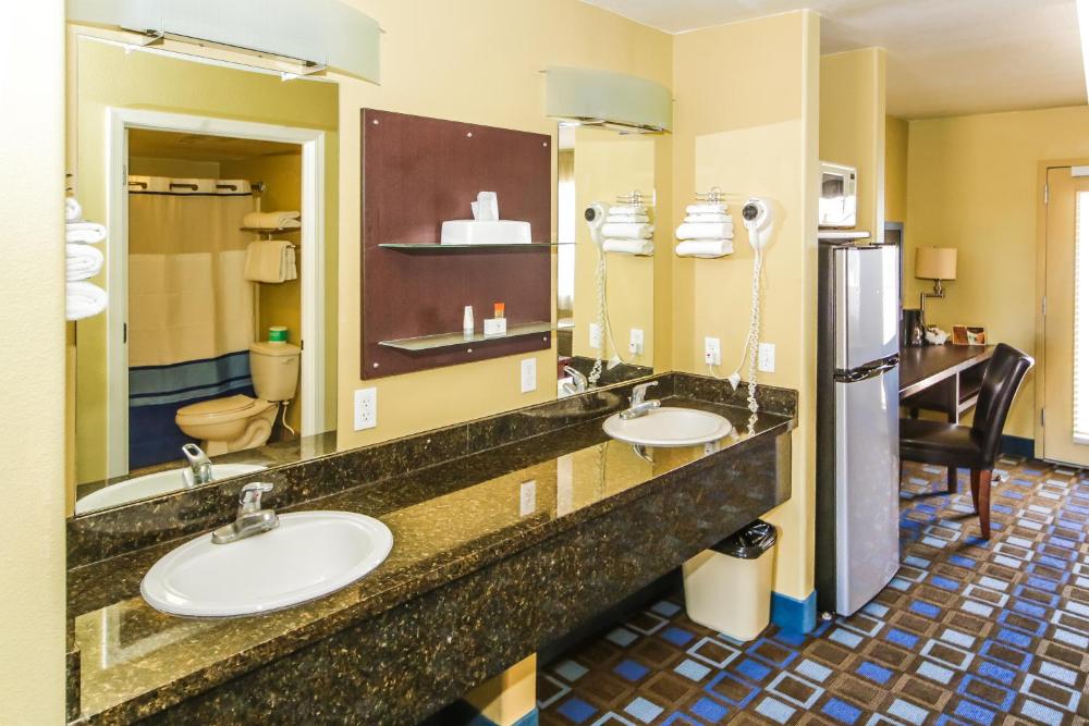 Beach Suite 2 Queen Upper Level interior
